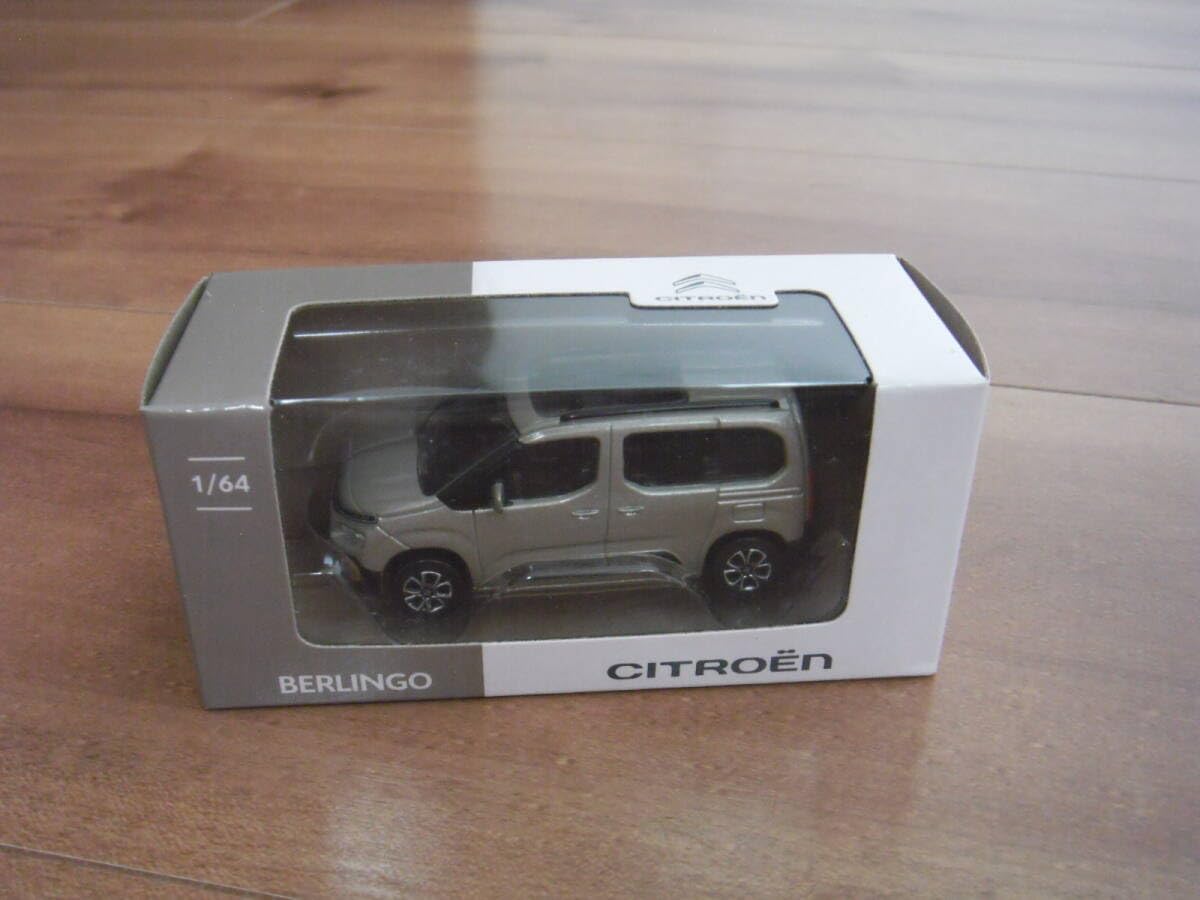 Citroën シトロエン　ベルランゴ　1/64 ミニカー　2018 サーブル Amazon | ノレブ シトロエン ベルランゴ サーブル ミニカー 1/64
